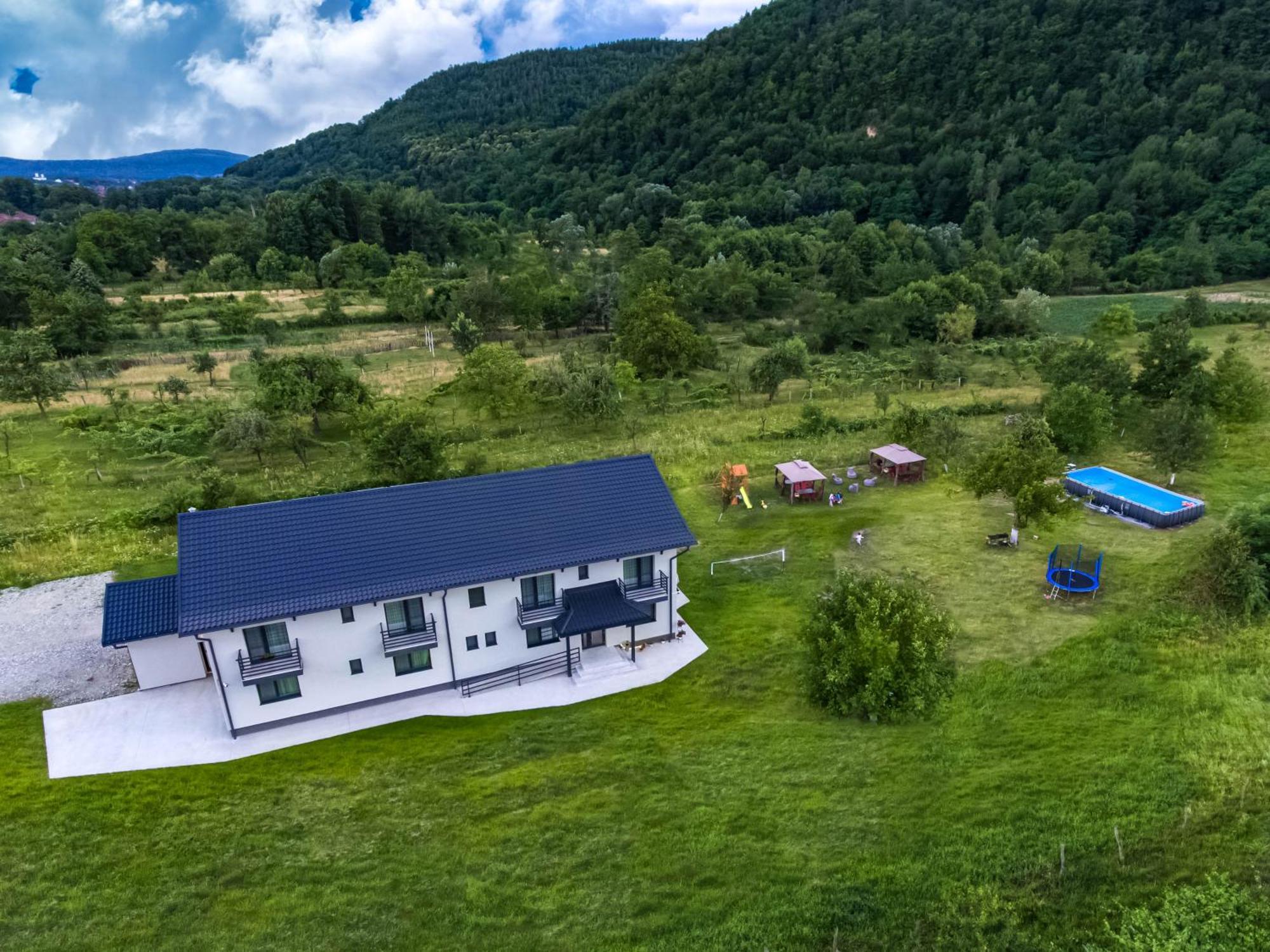 Transalpina Retreat Hotel Novaci-Straini Exterior photo