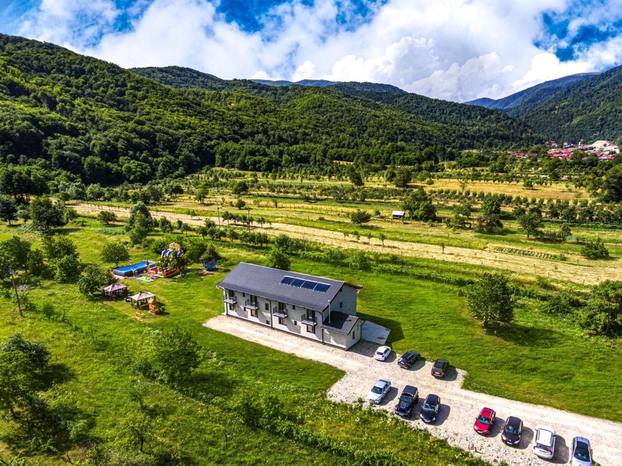 Transalpina Retreat Hotel Novaci-Straini Exterior photo