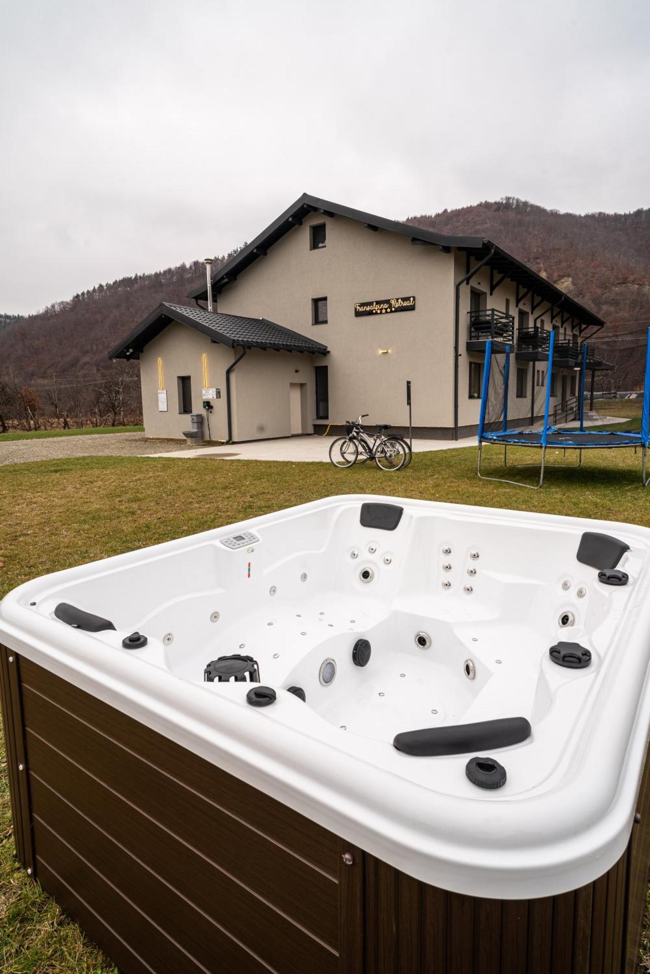 Transalpina Retreat Hotel Novaci-Straini Exterior photo