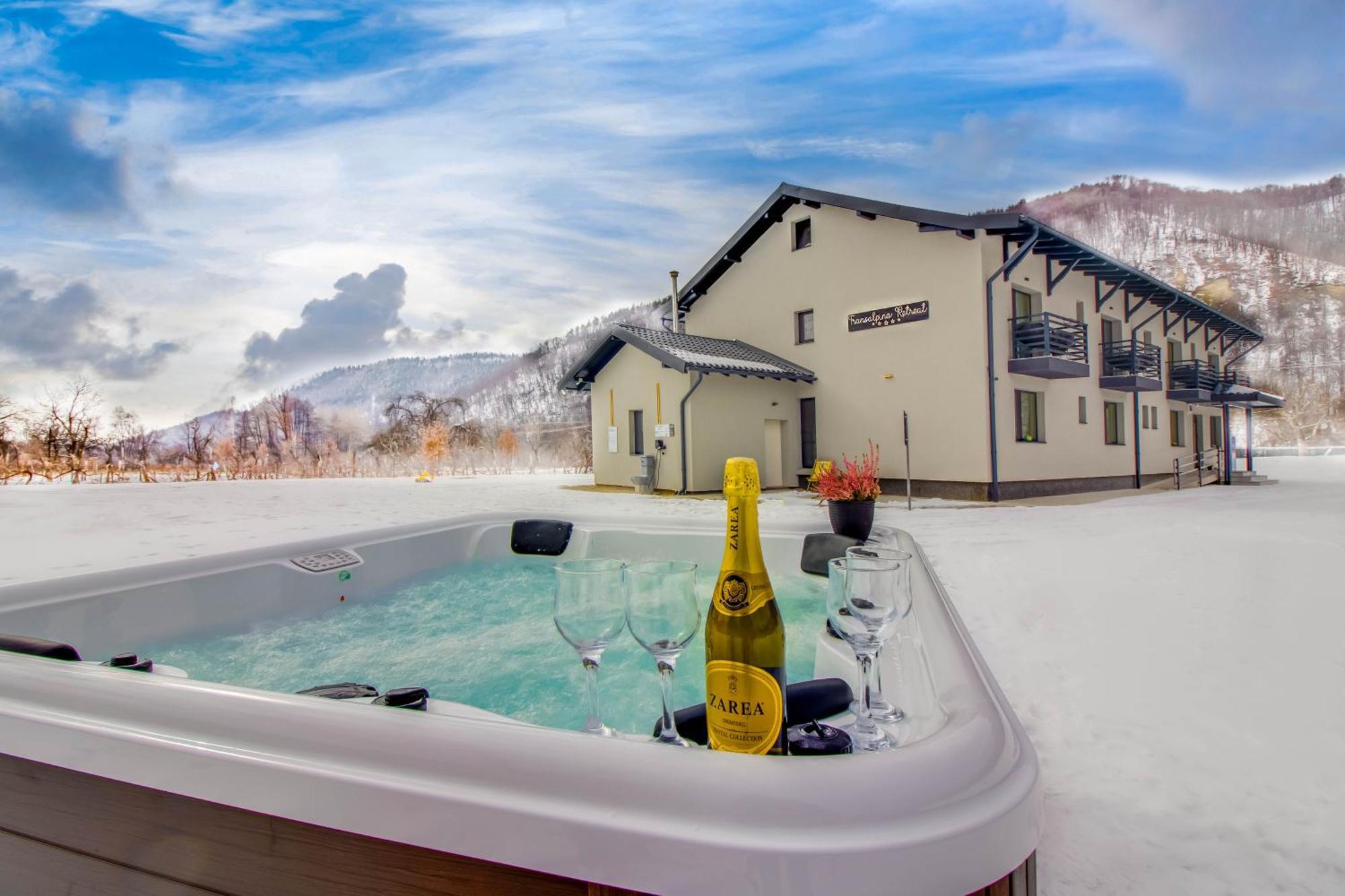 Transalpina Retreat Hotel Novaci-Straini Exterior photo
